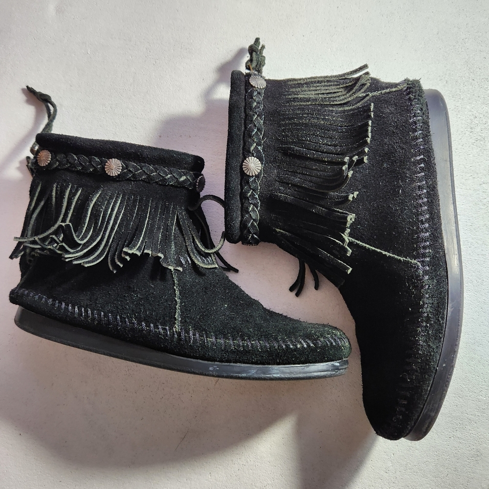 Minnetonka Ankle Fringe Black Shoes Size 7